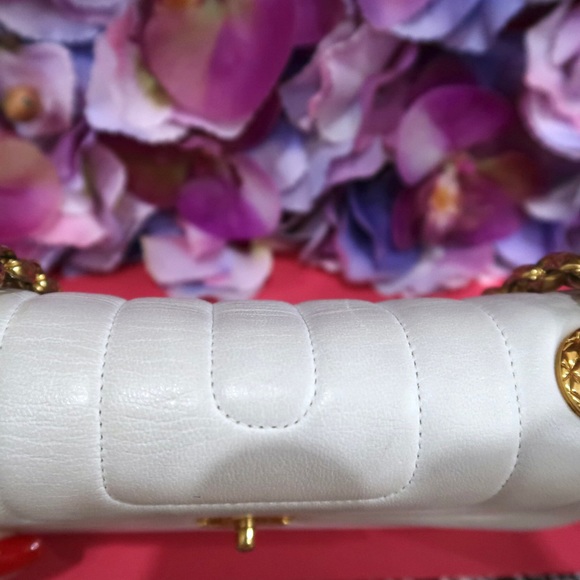 RARE Chanel Mini Lambskin Bag - Picture 11 of 16